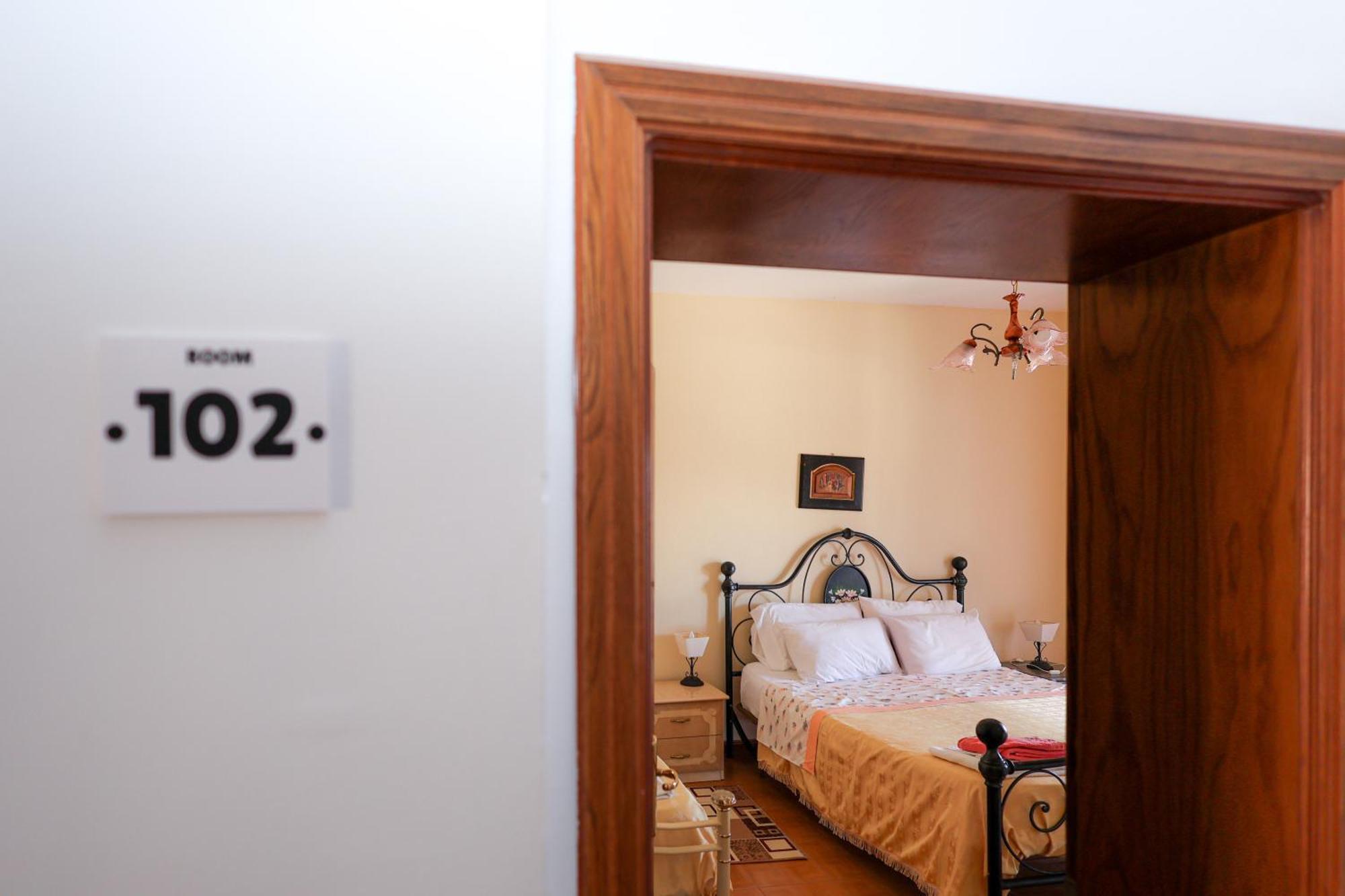 Casa La Pieve Bed and Breakfast Μπεράτ Εξωτερικό φωτογραφία