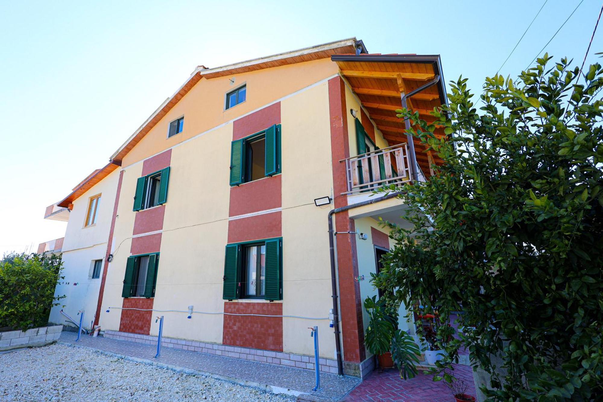 Casa La Pieve Bed and Breakfast Μπεράτ Εξωτερικό φωτογραφία