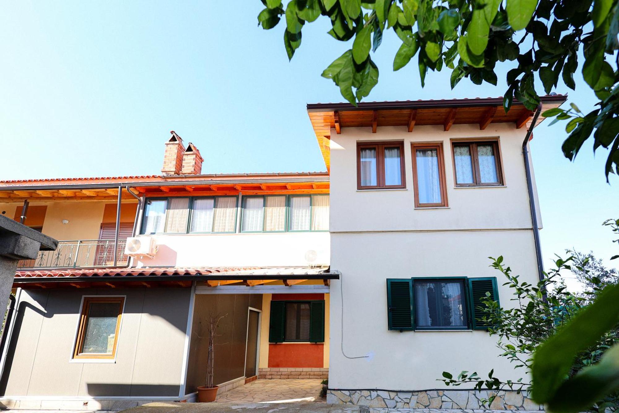 Casa La Pieve Bed and Breakfast Μπεράτ Εξωτερικό φωτογραφία